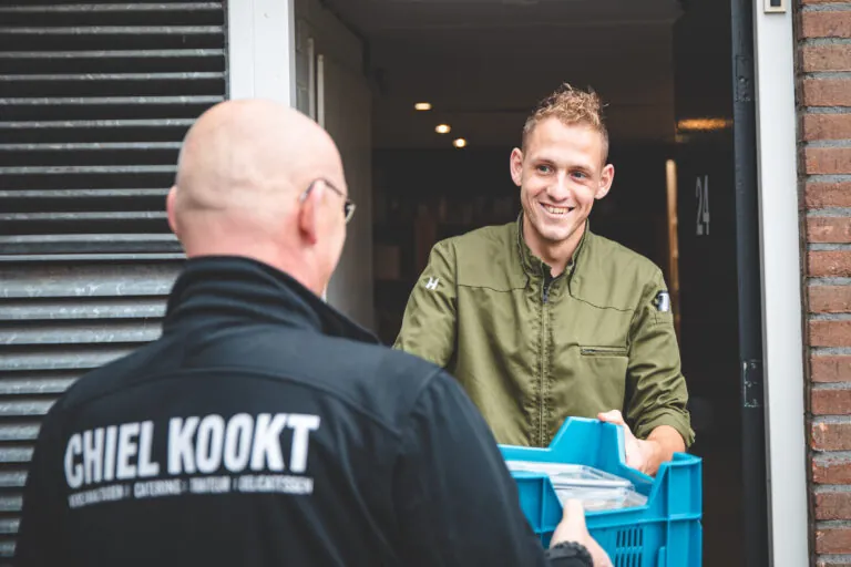 Chiel kan weer aan, in plaats van in zijn bedrijf werken