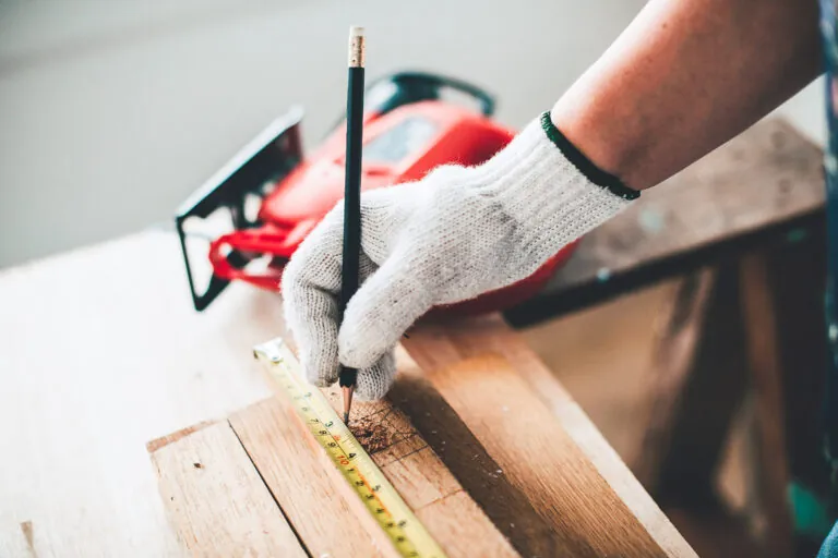 Pand in de holding, minder belasting
